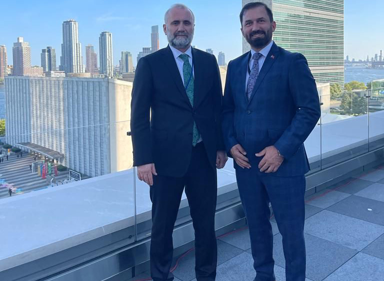 Bizleri New York’taki Türkevi’nde ağırlayan , Cumhurbaşkanı Başdanışmanı Sabri Demiri Bey’e misafirperverlikleri ve keyifli sohbetlerinden dolayı sonsuz teşekkür ederim.